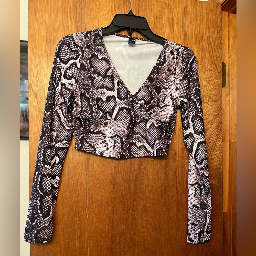 Long sleeve crop